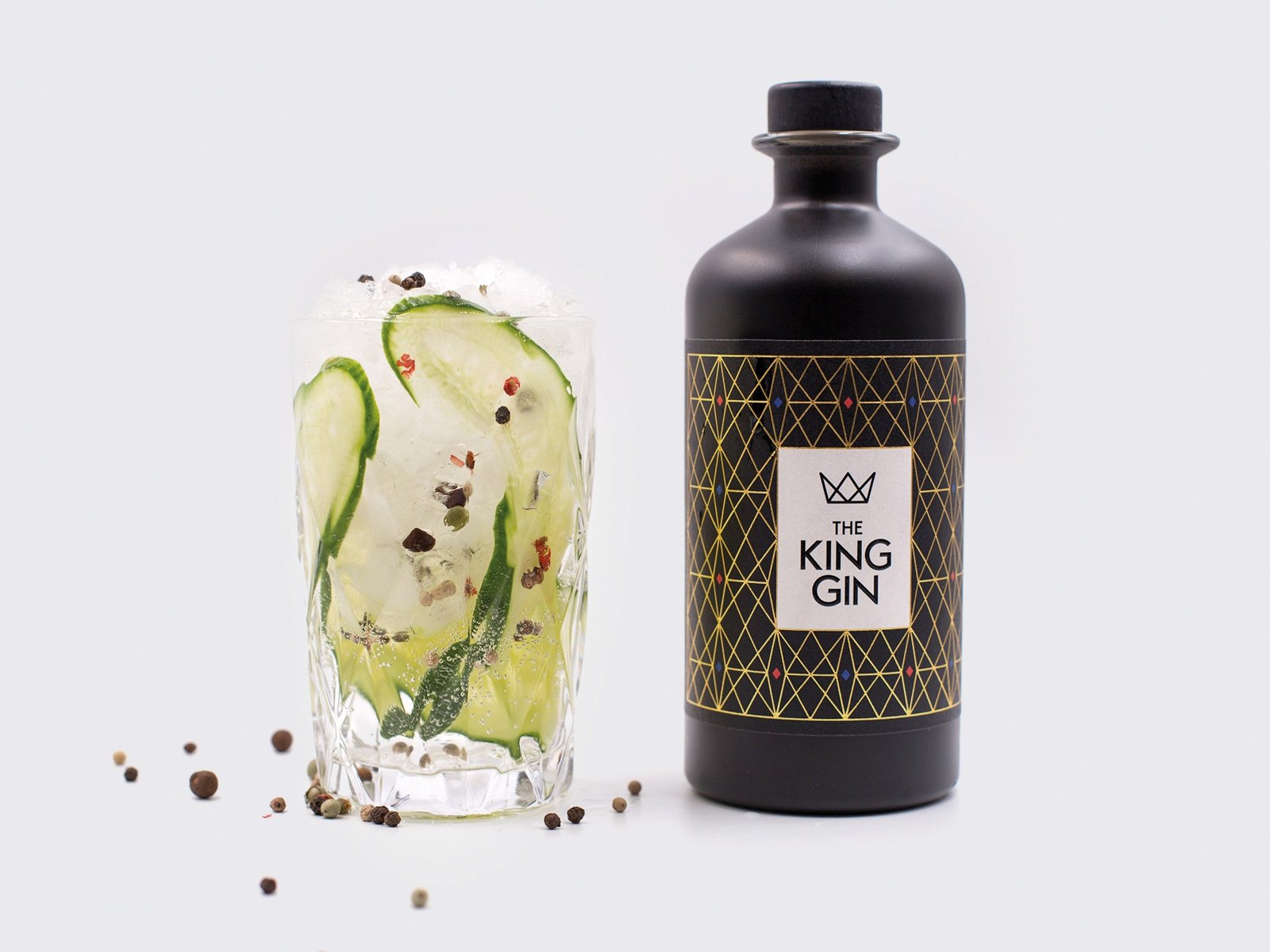 THE KING GIN mit Gurken-Drink