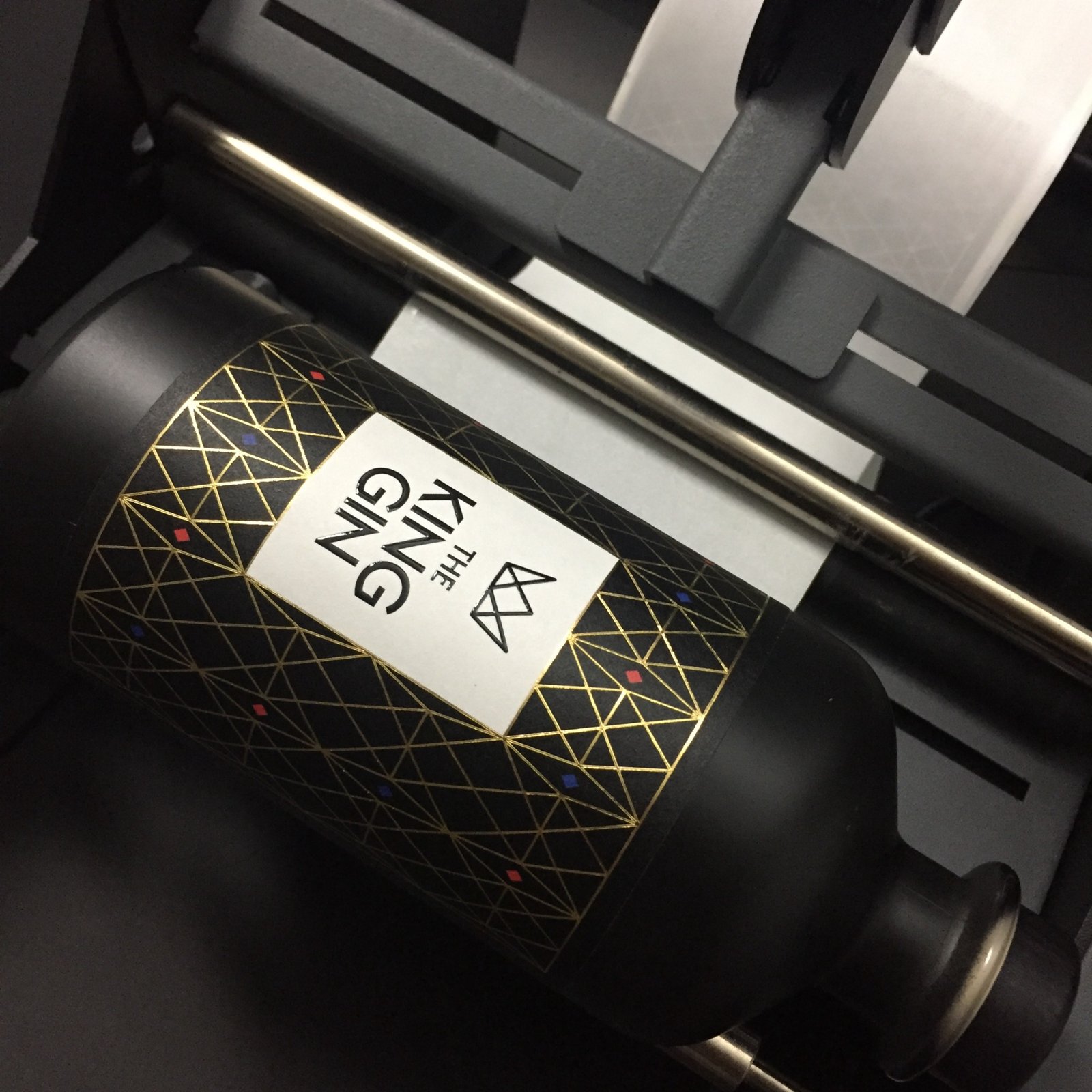 Material- und Etikettenaufnahme von THE KING GIN